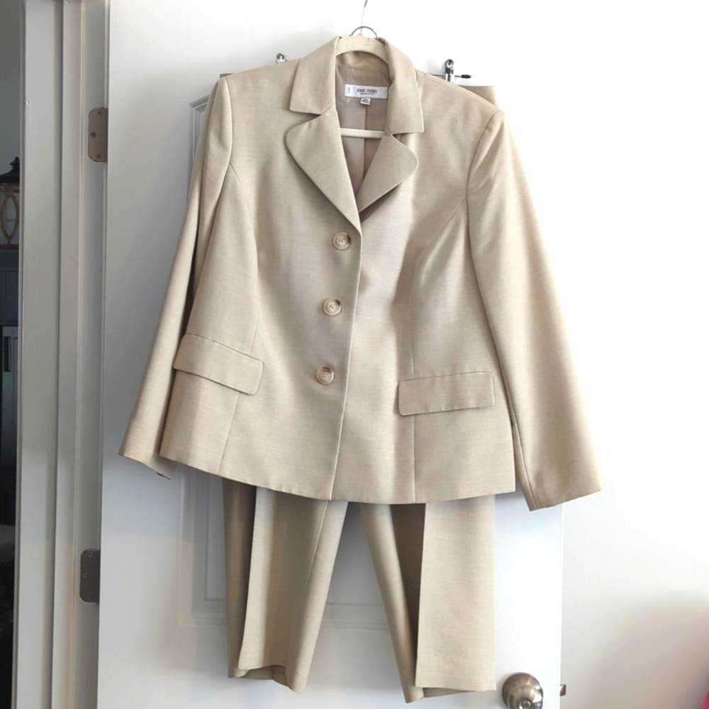 Pant suit